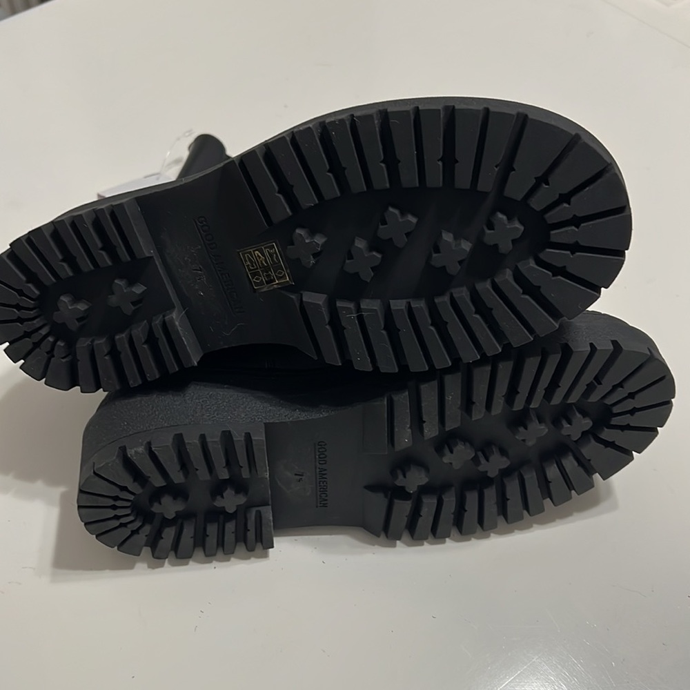New!! Good American Chelsea Lug Sole Pull On Boots Black, Read Update! - Picture 6 of 14
